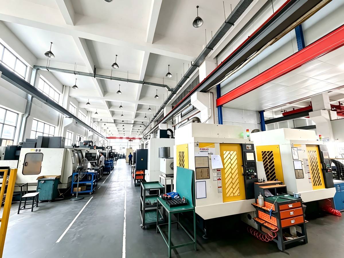 Präzisions-Spritzgussform CNC-Bearbeitungswerkstatt｜34 Jahre Formbau von Zhuhai Jingmu
