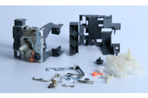 Formenbau, Spritzguss, Montage und Siebdruck